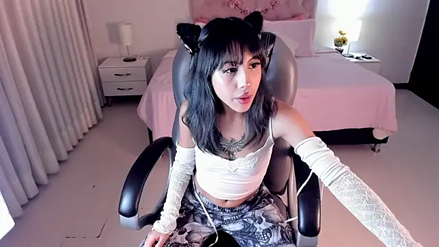 Snapshot of Kitty_Pam chatting on 02-18-25, 03:10 Kitty Pam online show from 02-18-25, 03:10