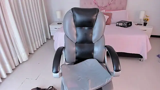 Snapshot of Kitty_Pam chatting on 02-27-25, 06:29 Kitty Pam online show from 02-27-25, 06:29