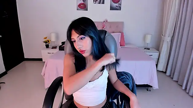 Snapshot of Kitty_Pam chatting on 03-08-25, 02:01 Kitty Pam online show from 03-08-25, 02:01