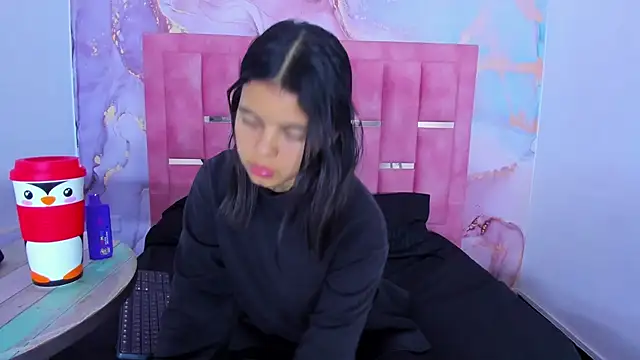 Snapshot of LizzMartin chatting on 12-13-24, 07:10 LizzMartin online show from 12-13-24, 07:10