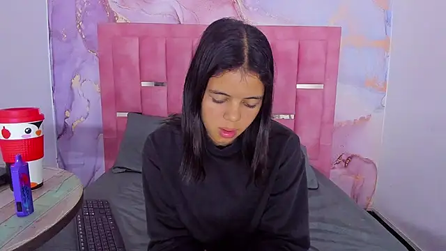 Snapshot of LizzMartin chatting on 12-14-24, 10:28 LizzMartin online show from 12-14-24, 10:28