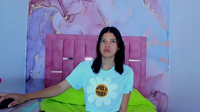 Snapshot of LizzMartin chatting on 12-15-24, 04:59 LizzMartin online show from 12-15-24, 04:59