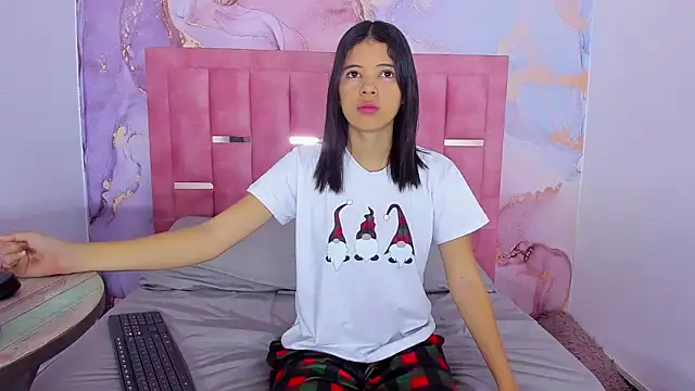 Snapshot of LizzMartin chatting on 12-28-24, 07:11 LizzMartin online show from 12-28-24, 07:11