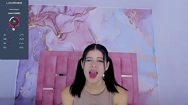 Snapshot of LizzMartin chatting on 01-13-25, 07:10 LizzMartin online show from 01-13-25, 07:10