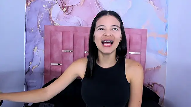 Snapshot of LizzMartin chatting on 01-24-25, 07:07 LizzMartin online show from 01-24-25, 07:07