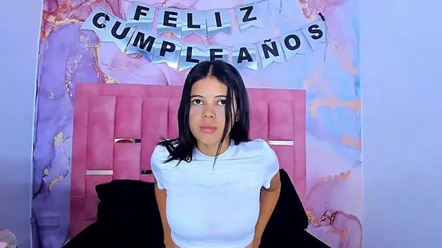 Snapshot of LizzMartin chatting on 01-30-25, 06:43 LizzMartin online show from 01-30-25, 06:43