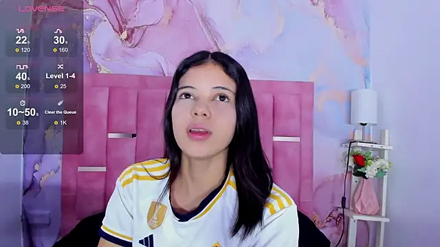 Snapshot of LizzMartin chatting on 02-27-25, 07:26 LizzMartin online show from 02-27-25, 07:26