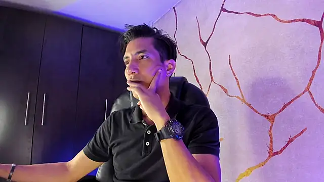 Snapshot of EdwardVlad chatting on 12-04-24, 07:23 EdwardVlad online show from 12-04-24, 07:23