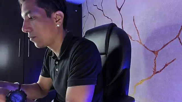 Snapshot of EdwardVlad chatting on 12-04-24, 10:30 EdwardVlad online show from 12-04-24, 10:30