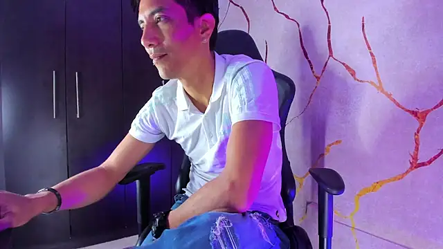 Snapshot of EdwardVlad chatting on 12-13-24, 10:13 EdwardVlad online show from 12-13-24, 10:13