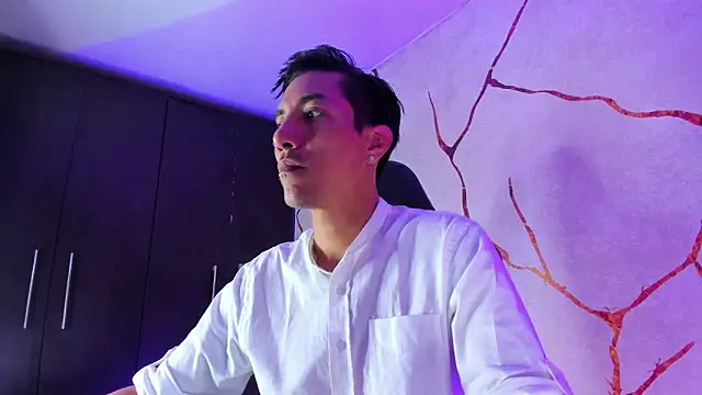 Snapshot of EdwardVlad chatting on 12-14-24, 07:14 EdwardVlad online show from 12-14-24, 07:14