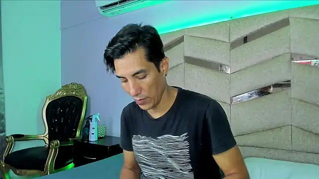 Snapshot of EdwardVlad chatting on 12-27-24, 07:35 EdwardVlad online show from 12-27-24, 07:35