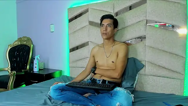 Snapshot of EdwardVlad chatting on 12-27-24, 10:37 EdwardVlad online show from 12-27-24, 10:37