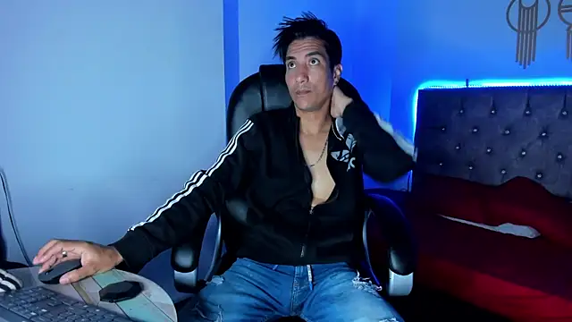 Snapshot of EdwardVlad chatting on 12-29-24, 03:35 EdwardVlad online show from 12-29-24, 03:35