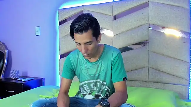 Snapshot of EdwardVlad chatting on 01-03-25, 07:18 EdwardVlad online show from 01-03-25, 07:18