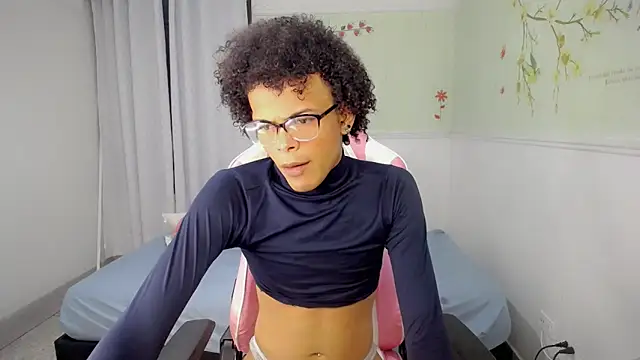 Snapshot of rose_Skinny_ chatting on 12-15-25, 06:06 rose Skinny online show from 12-15-25, 06:06