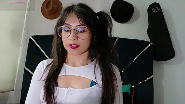 Jade Zephyra online show from 01-31-26, 07:23