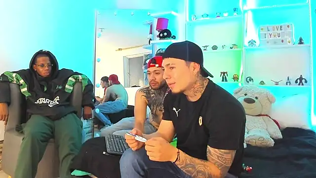 Snapshot of _tatho_perovich_ chatting on 12-19-24, 04:34 tatho perovich online show from 12-19-24, 04:34