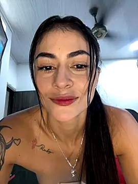 Snapshot of emilie_xx_ chatting on 09-29-25, 02:44 emilie xx  online show from 09-29-25, 02:44