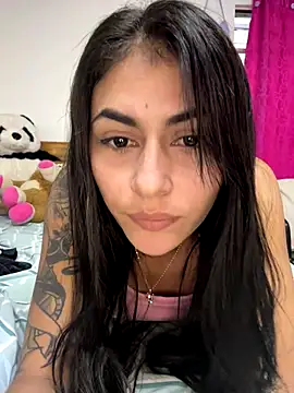 Snapshot of emilie_xx_ chatting on 10-01-25, 08:04 emilie xx  online show from 10-01-25, 08:04