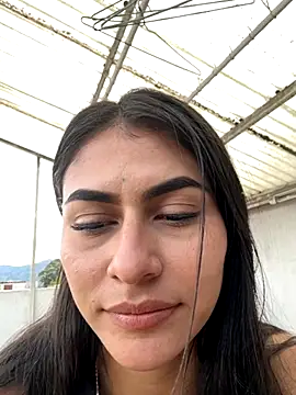 Snapshot of emilie_xx_ chatting on 10-10-25, 10:09 emilie xx  online show from 10-10-25, 10:09