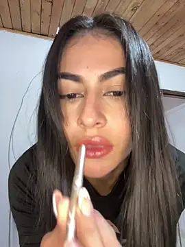 Snapshot of emilie_xx_ chatting on 10-12-25, 10:31 emilie xx  online show from 10-12-25, 10:31