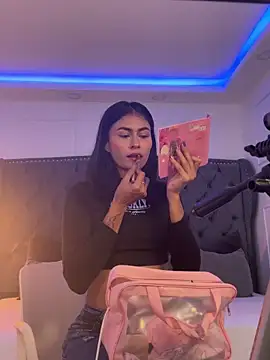 emilie xx  online show from 03-31-26, 07:58