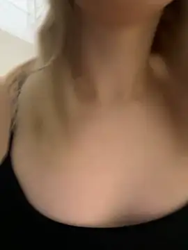 Snapshot of Eva_Millss chatting on 12-15-24, 01:22 Eva Millss online show from 12-15-24, 01:22