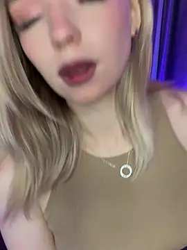 Snapshot of Eva_Millss chatting on 01-06-25, 01:08 Eva Millss online show from 01-06-25, 01:08