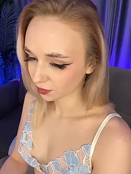 Snapshot of Eva_Millss chatting on 02-08-25, 05:08 Eva Millss online show from 02-08-25, 05:08