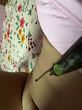 Snapshot of Miss-Kamini chatting on 02-28-25, 04:10 Miss-Kamini online show from 02-28-25, 04:10