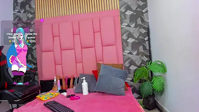 Brithanyslim online show from 04-27-26, 07:23