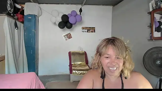 Snapshot of anubys_godes chatting on 09-28-25, 03:50 anubys godes online show from 09-28-25, 03:50