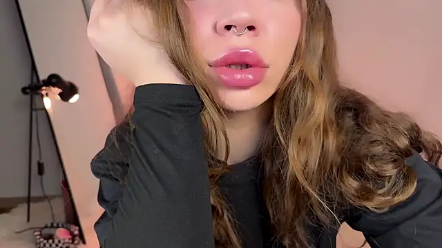 PaulaPratt online show from 03-21-25, 04:17