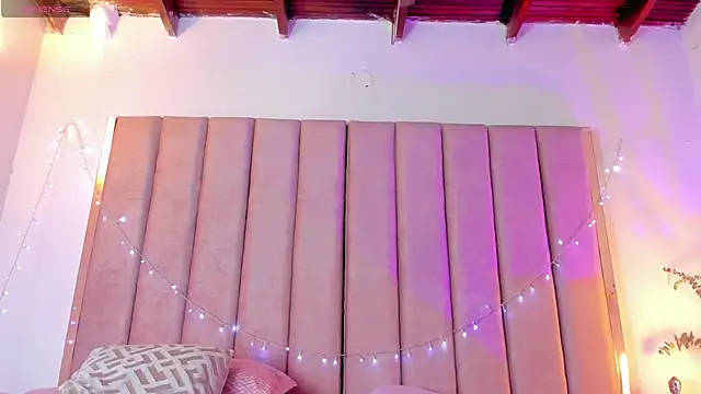 Snapshot of VICTORIA_RASH chatting on 01-22-25, 10:05 VICTORIA RASH online show from 01-22-25, 10:05