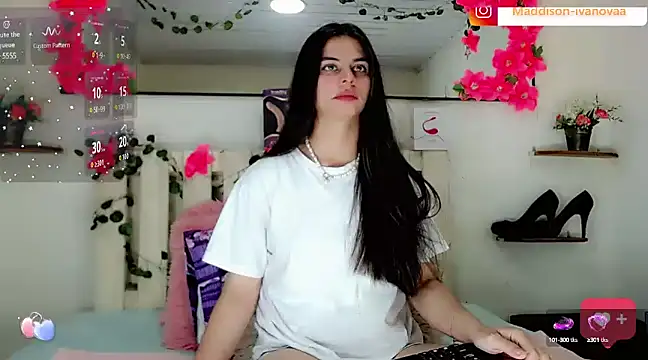 Snapshot of Madisson_Ivanova chatting on 01-09-25, 05:13 Madisson Ivanova online show from 01-09-25, 05:13