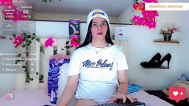 Snapshot of Madisson_Ivanova chatting on 01-11-25, 07:28 Madisson Ivanova online show from 01-11-25, 07:28