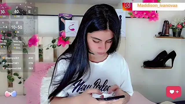 Snapshot of Madisson_Ivanova chatting on 01-18-25, 12:04 Madisson Ivanova online show from 01-18-25, 12:04