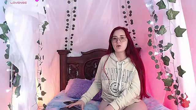 centaurigirl online show from 03-19-25, 01:54