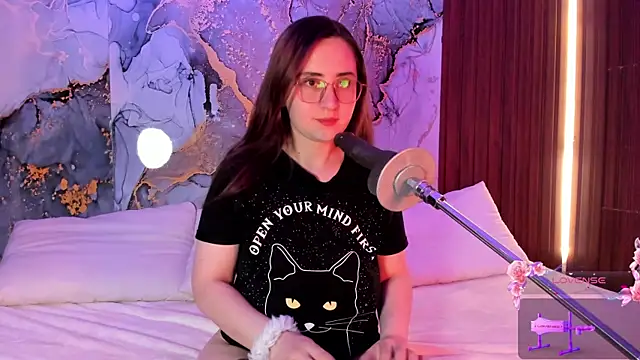 centaurigirl online show from 09-27-25, 03:33