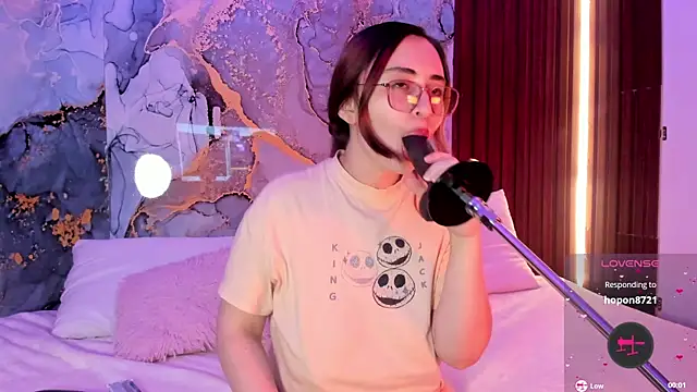 centaurigirl online show from 10-18-25, 03:42