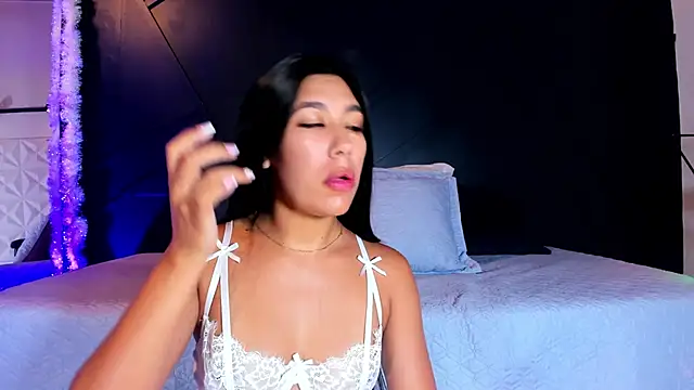 Snapshot of Emilyh_ chatting on 01-14-25, 10:59 Emilyh  online show from 01-14-25, 10:59