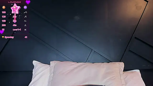 Snapshot of Emilyh_ chatting on 01-23-25, 04:37 Emilyh  online show from 01-23-25, 04:37