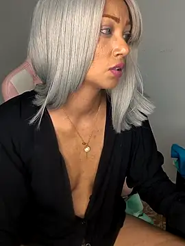Snapshot of Amaliu_ chatting on 05-08-26, 06:35 Amaliu online show from 05-08-26, 06:35