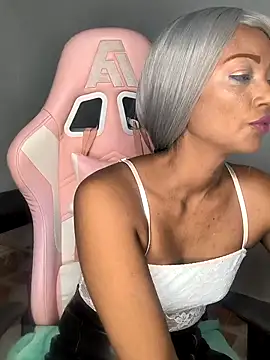 Snapshot of Amaliu_ chatting on 05-10-26, 03:28 Amaliu online show from 05-10-26, 03:28