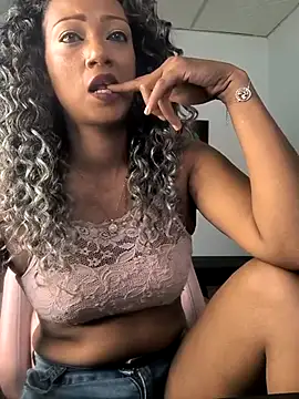 Snapshot of Amaliu_ chatting on 05-23-26, 03:16 Amaliu online show from 05-23-26, 03:16