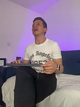 Andrewfalcon online show from 11-11-25, 07:36