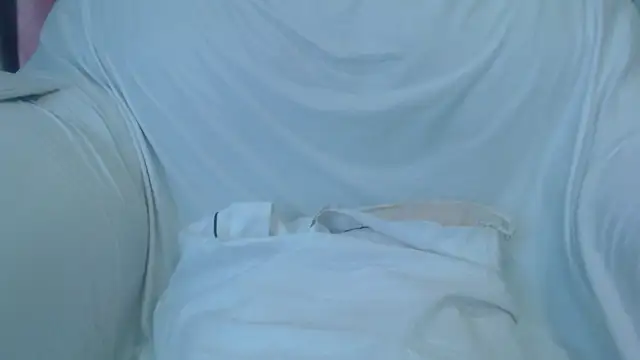 Snapshot of Petite_amor2 chatting on 03-21-25, 10:28 Petite amor2 online show from 03-21-25, 10:28