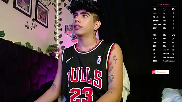 LyleBennett  online show from 02-14-25, 10:28