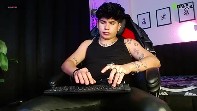 LyleBennett  online show from 04-28-26, 11:48